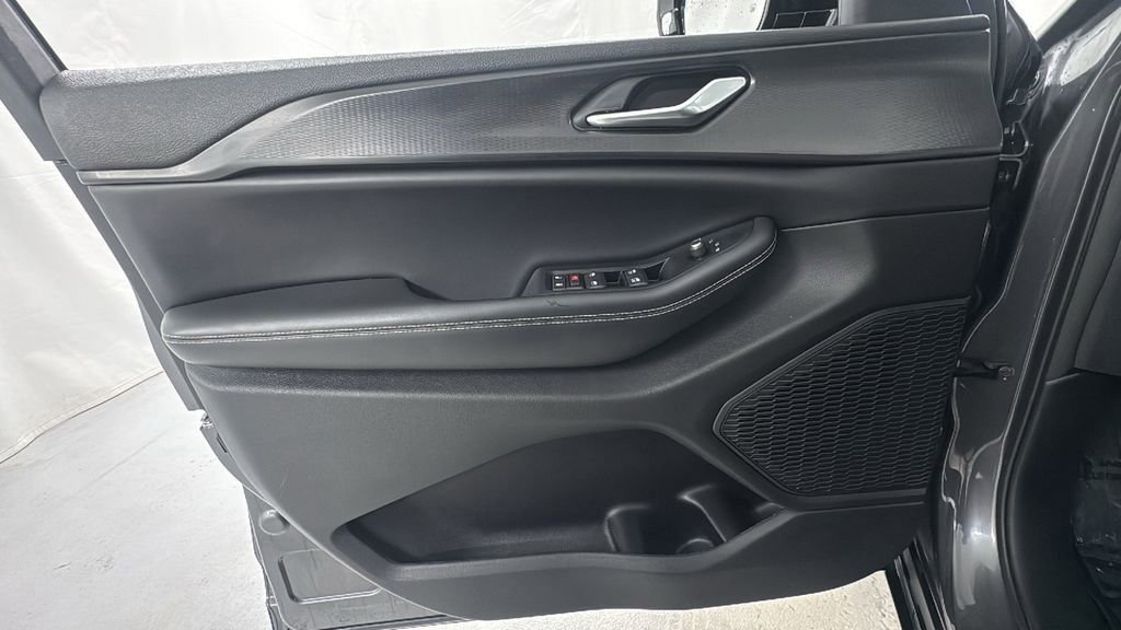 Used 2023 Jeep Grand Cherokee L Laredo image 20