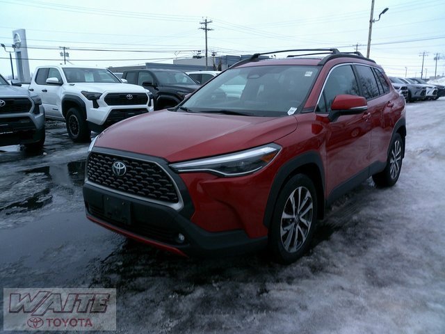 Used 2023 Toyota Corolla Cross XLE image 5