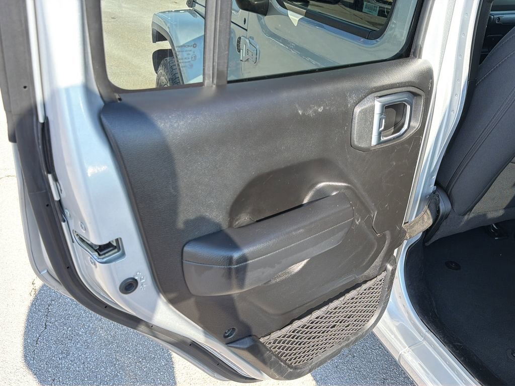 Used 2023 Jeep Gladiator Sport image 14