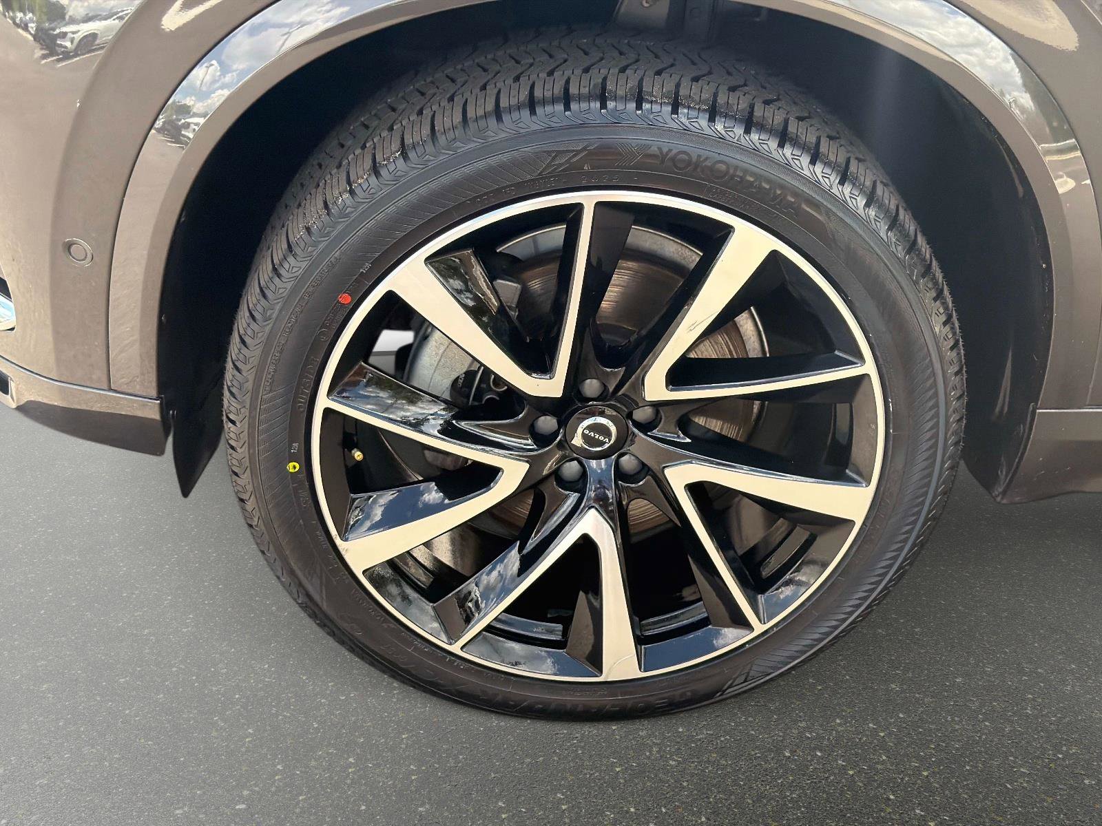 Certified 2023 Volvo XC90 B6 Plus AWD/4WD image 10