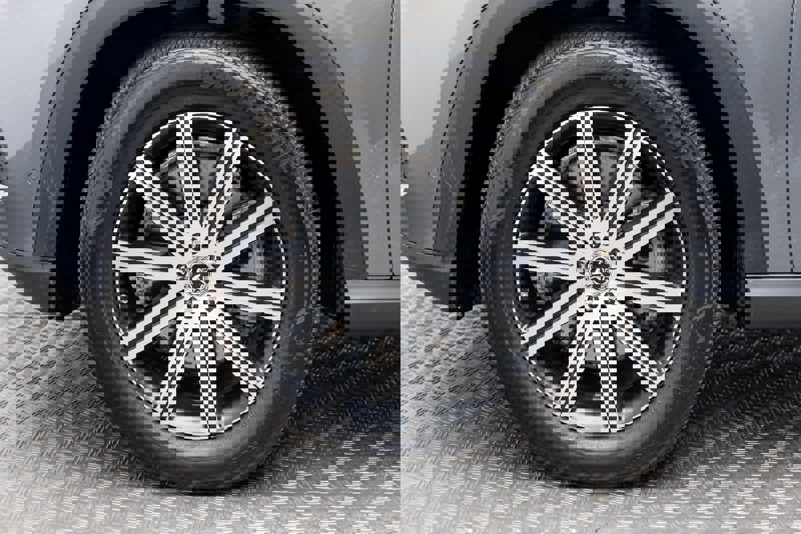 Used 2025 Mercedes-Benz GLE 450e 4MATIC w/ Driver Assistance Package image 8