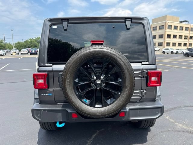 Used 2022 Jeep Wrangler Unlimited Sahara w/ Cold Weather Group AWD/4WD image 20