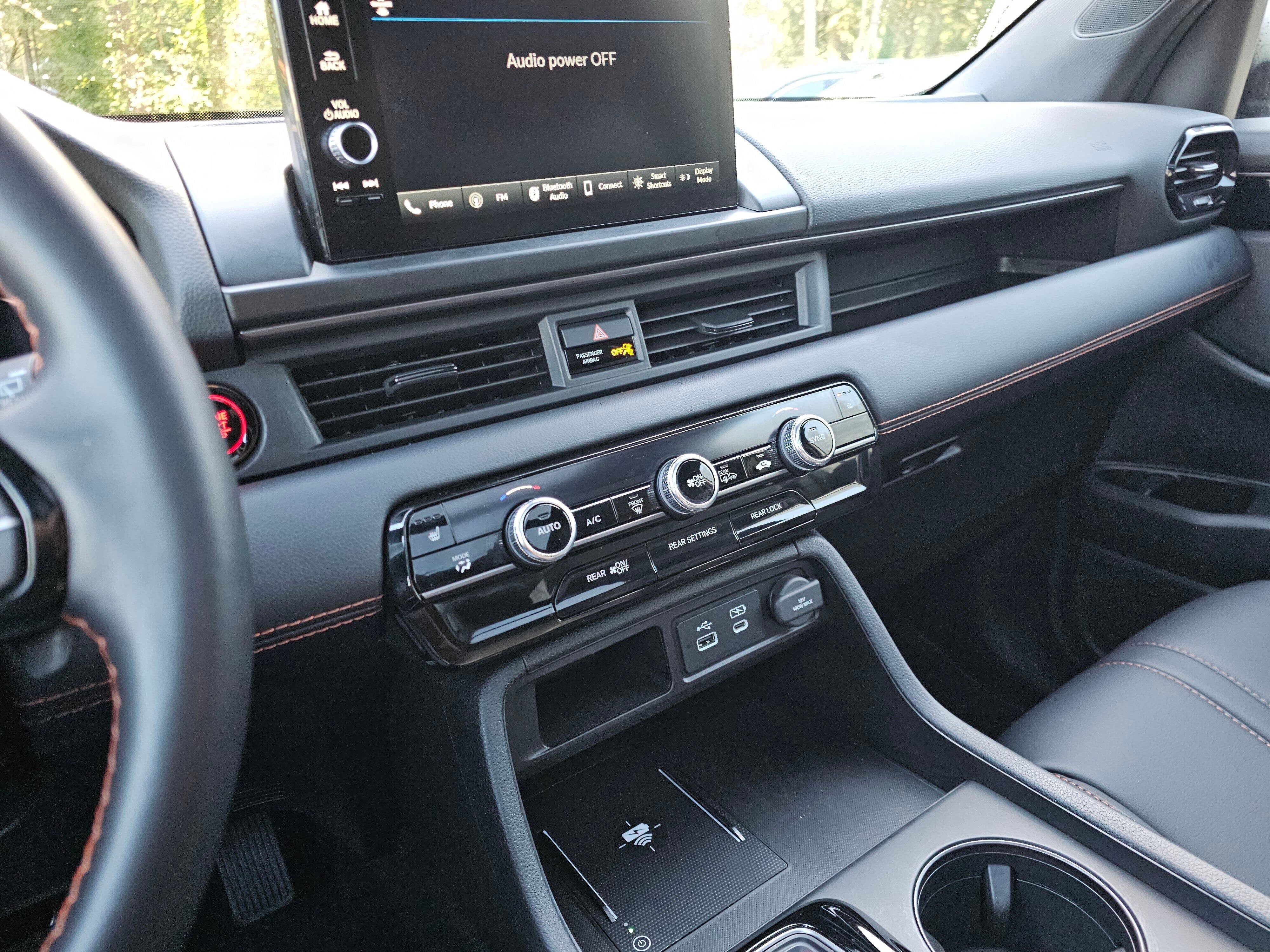 Used 2025 Honda Pilot TrailSport image 27