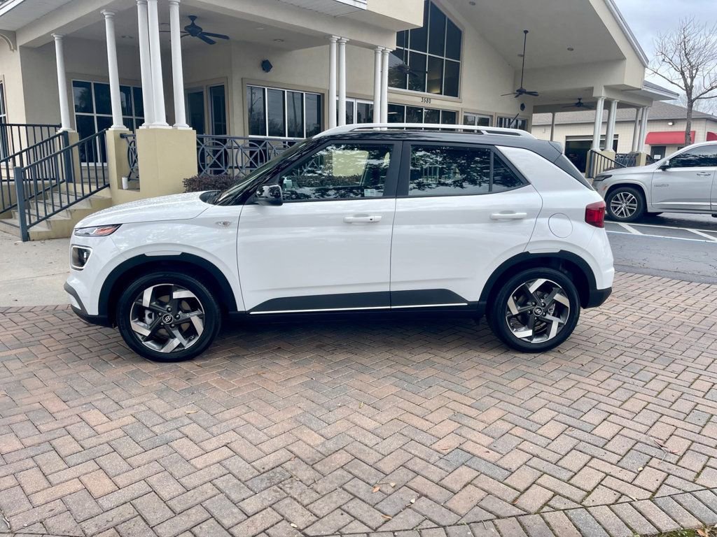 Used 2025 Hyundai Venue Limited image 2