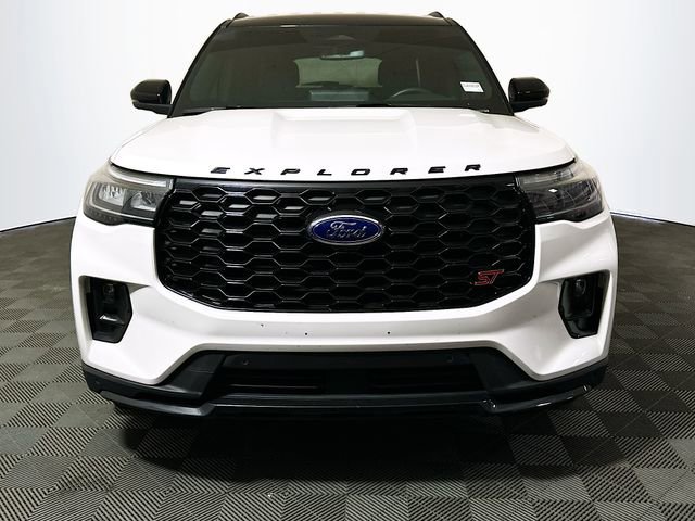 Used 2025 Ford Explorer ST RWD image 3