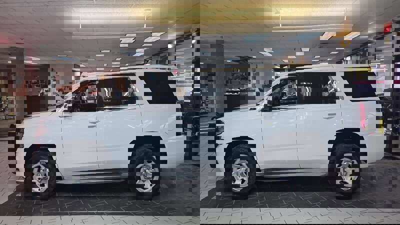 Used 2019 Chevrolet Tahoe 4WD w/ Enhanced Driver Alert Package image 2