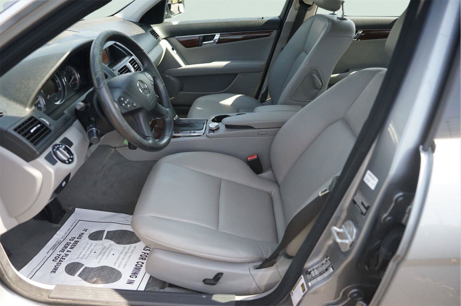 Used 2008 Mercedes-Benz C 300 Sedan image 9