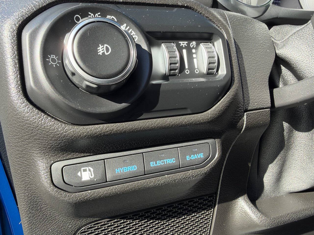 Used 2021 Jeep Wrangler Unlimited Rubicon 4xe w/ Cold Weather Group AWD/4WD image 9