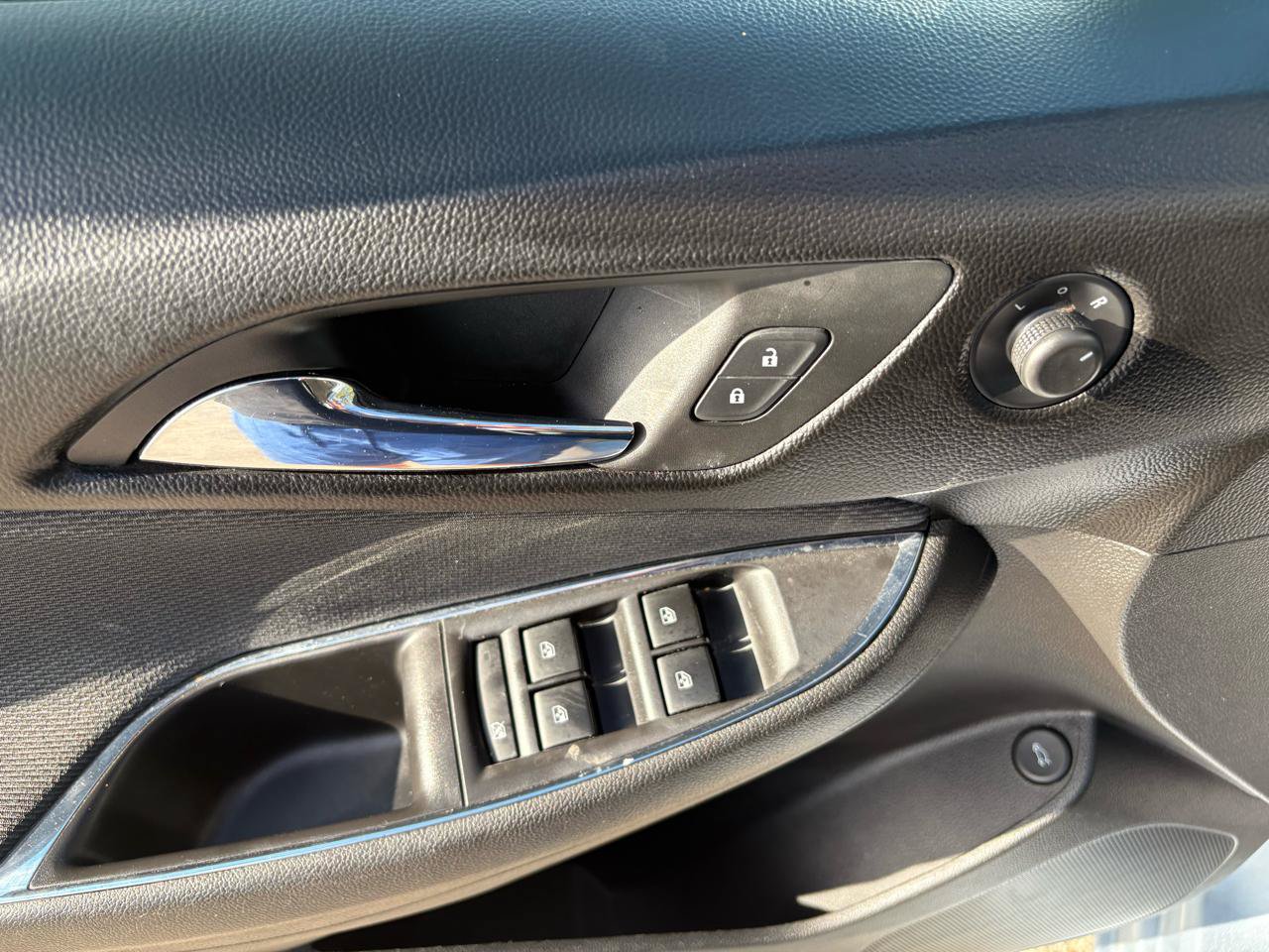 Used 2017 Chevrolet Cruze LS FWD image 13