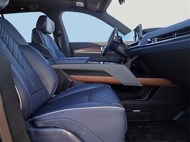 New 2026 Cadillac Vistiq Premium Luxury w/ LPO, Floor Liner Package image 14