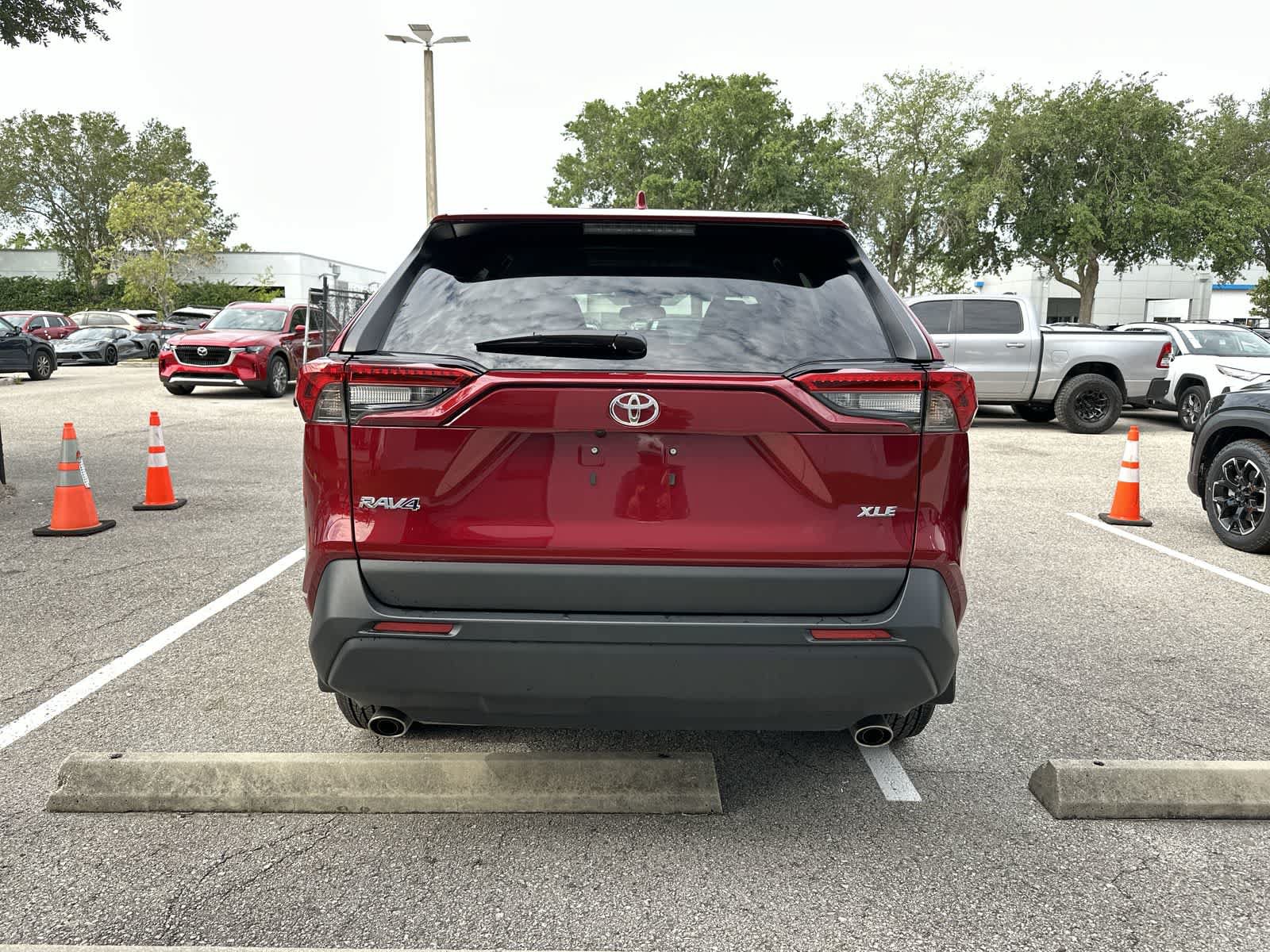 Used 2024 Toyota RAV4 XLE FWD image 7