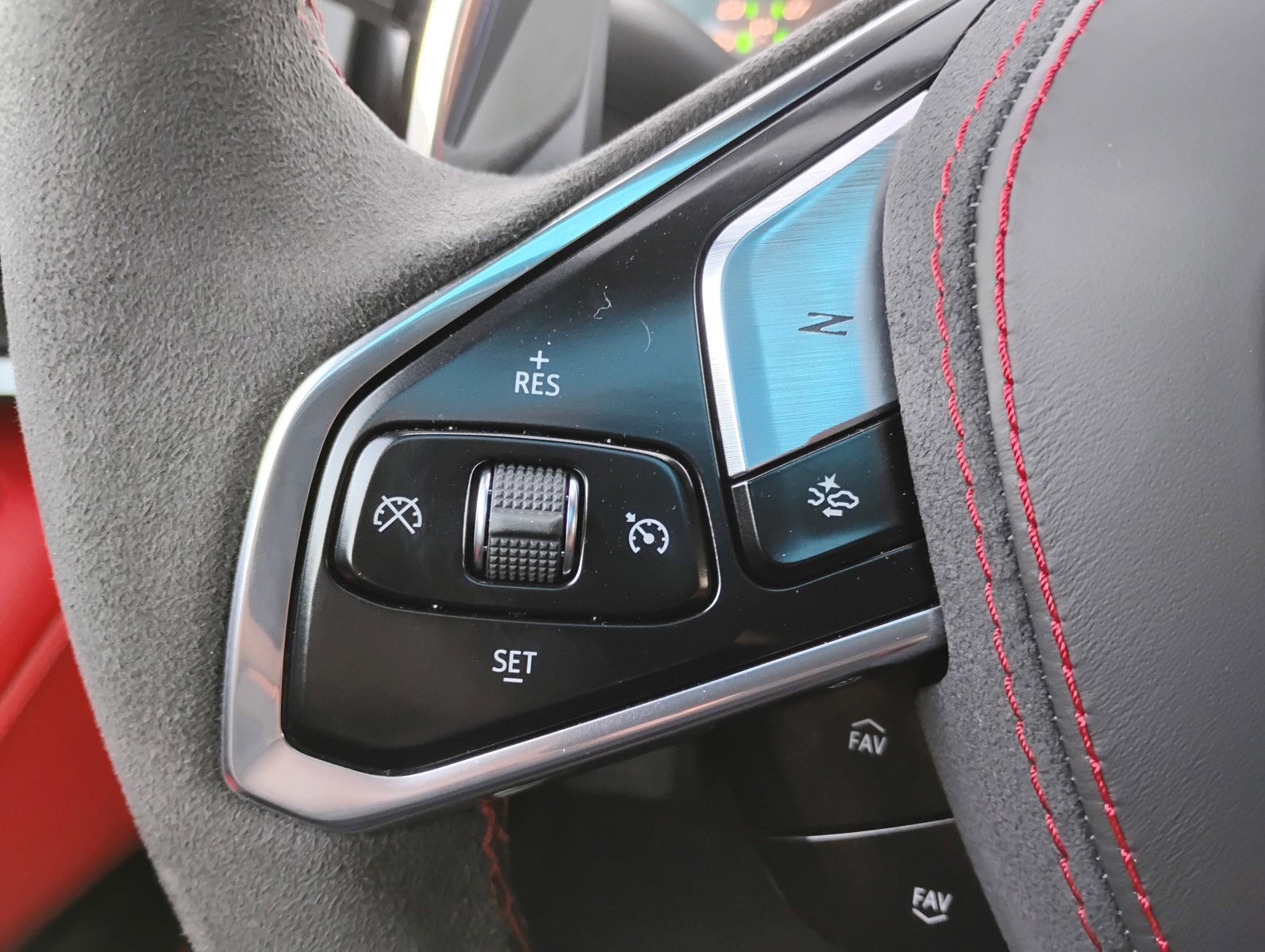 Used 2025 Chevrolet Corvette Stingray Premium Cpe w/ Z51 Performance Package image 7