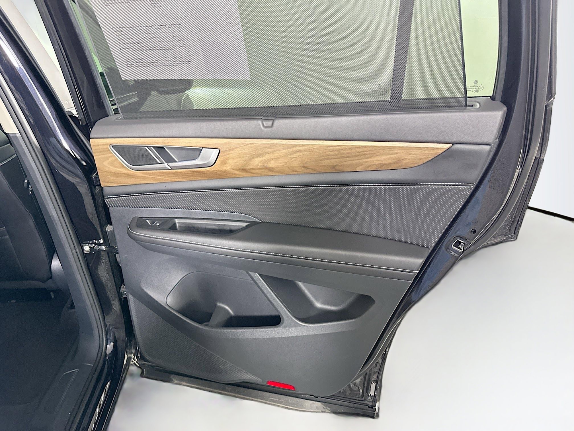 Used 2024 Volkswagen Atlas SE image 33