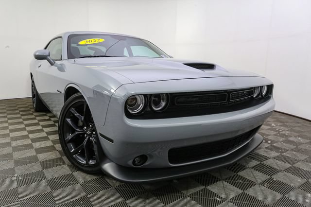 Used 2022 Dodge Challenger R/T w/ Blacktop Package RWD image 3
