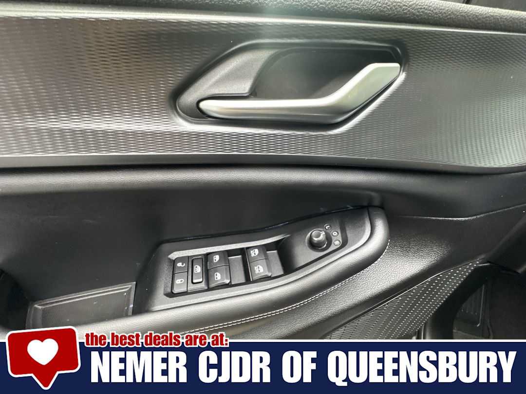 Used 2023 Jeep Grand Cherokee L Laredo AWD/4WD image 13