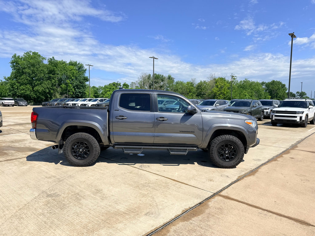 Used 2022 Toyota Tacoma SR5 RWD image 4