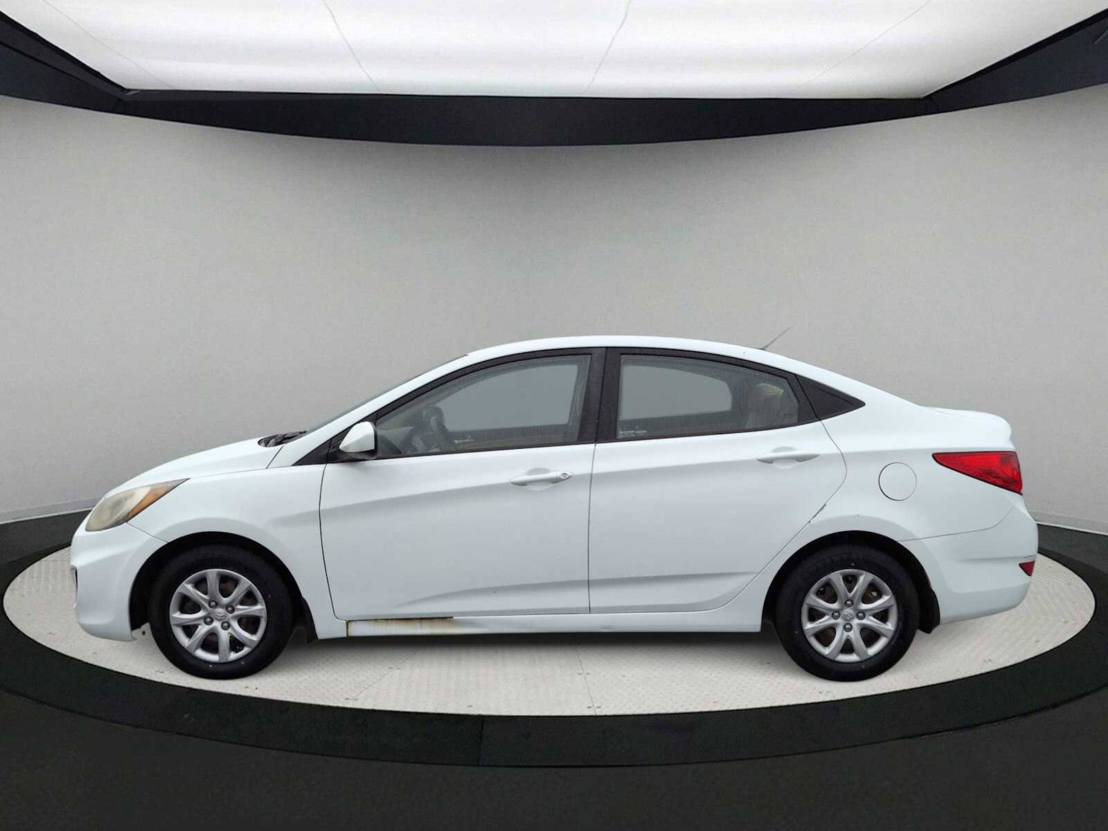 Used 2013 Hyundai Accent GLS FWD image 5