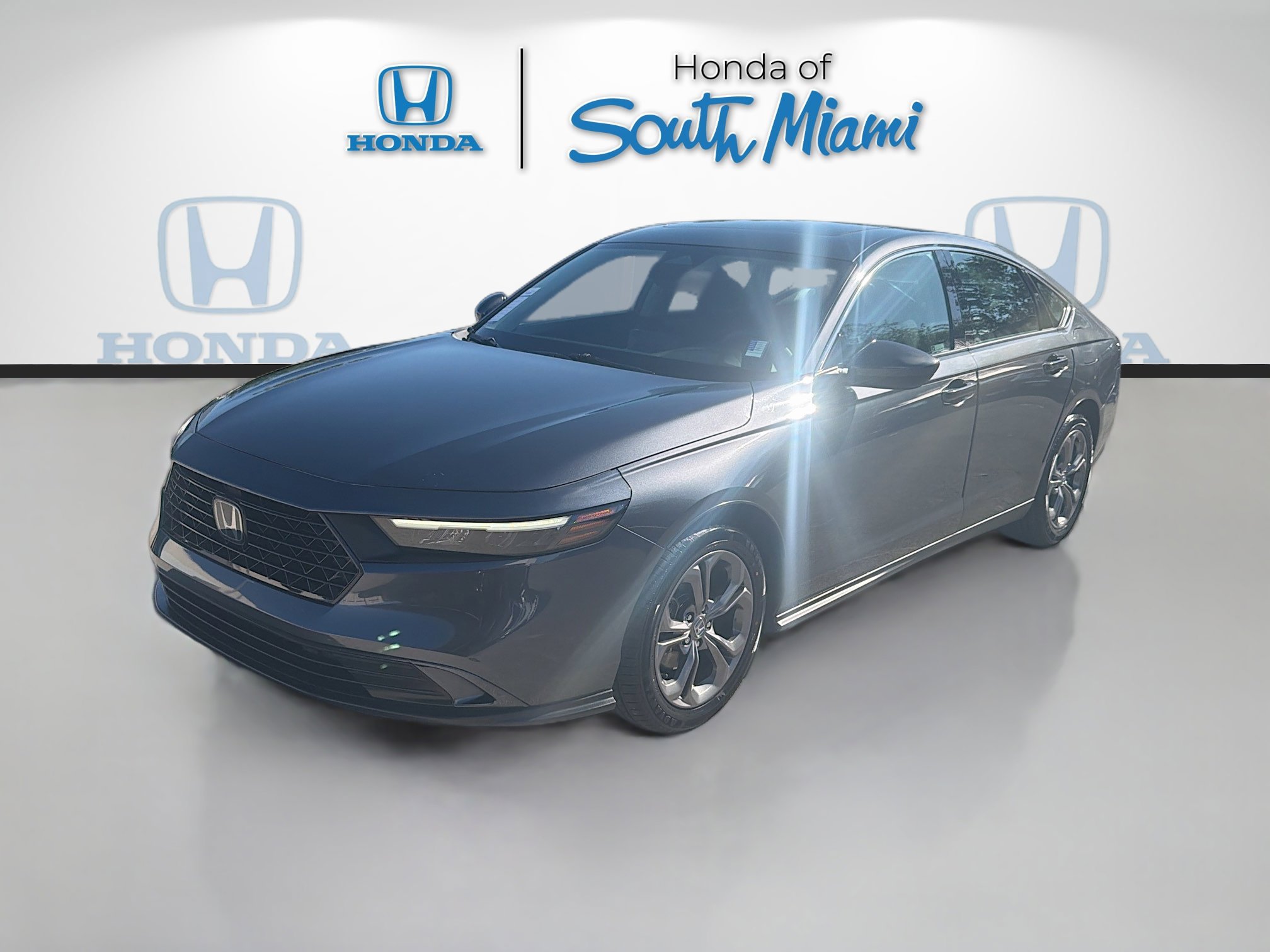 Used 2023 Honda Accord EX image 3