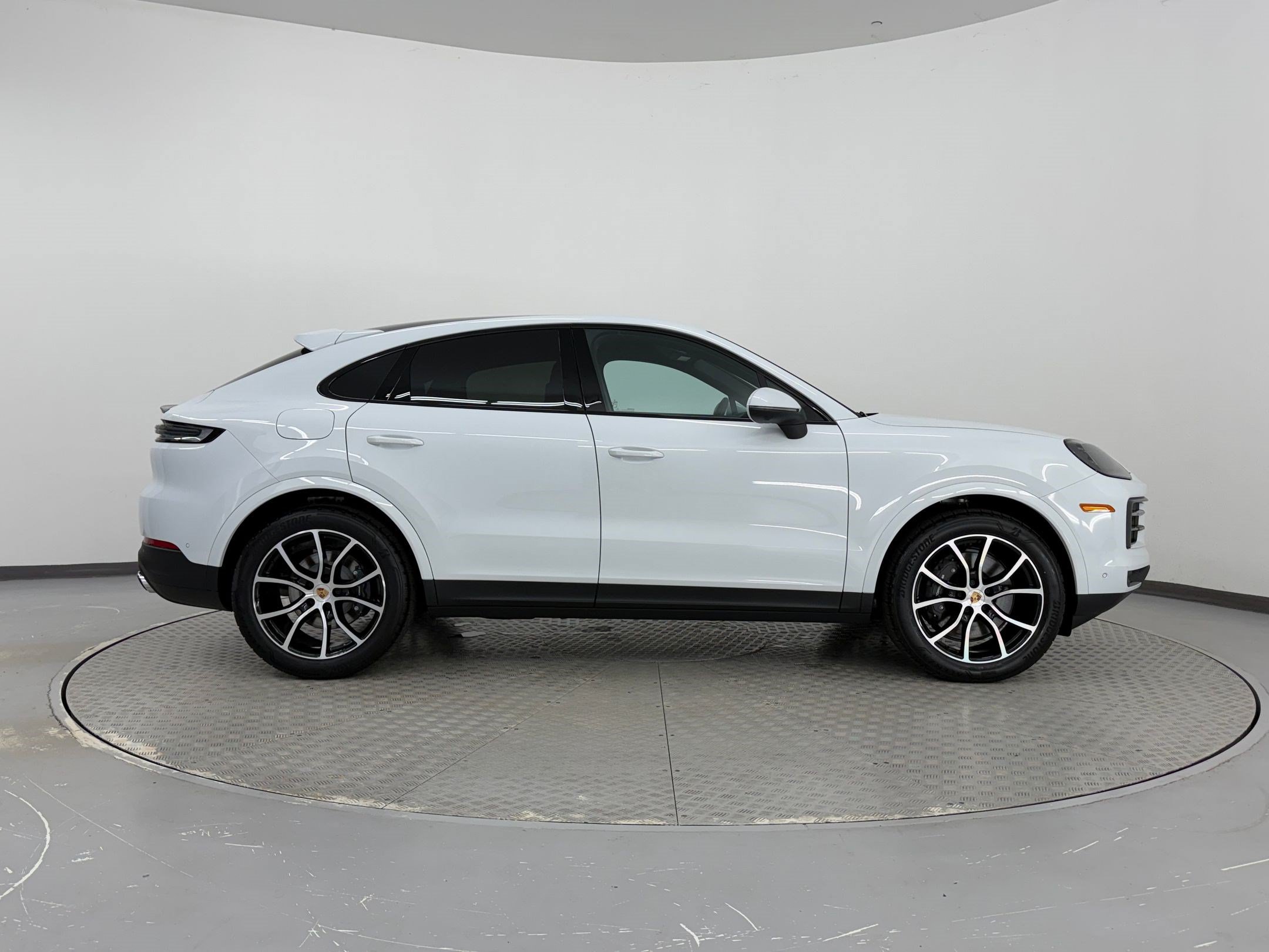 New 2026 Porsche Cayenne Coupe AWD/4WD image 8