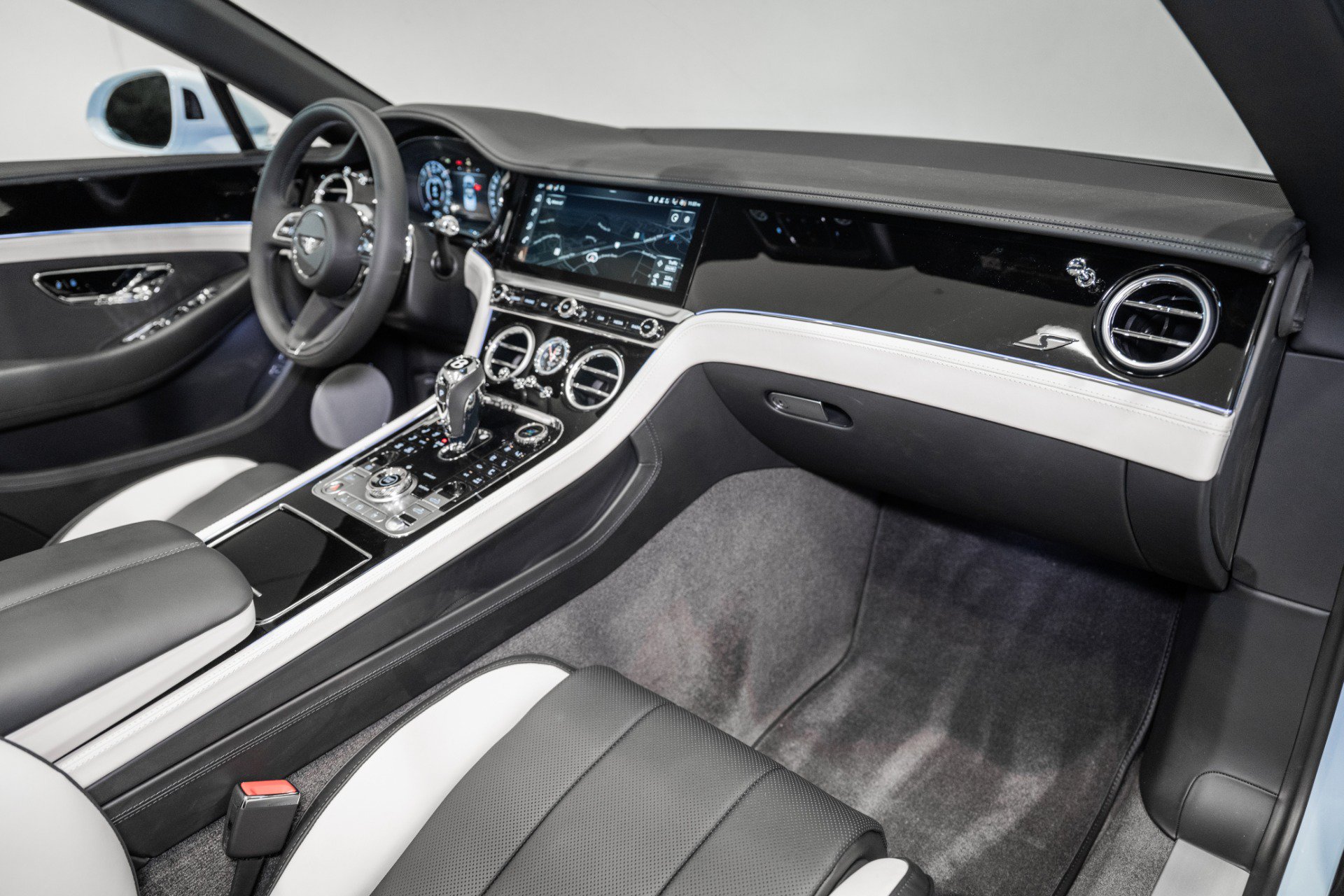 New 2026 Bentley Continental GTC AWD/4WD image 4