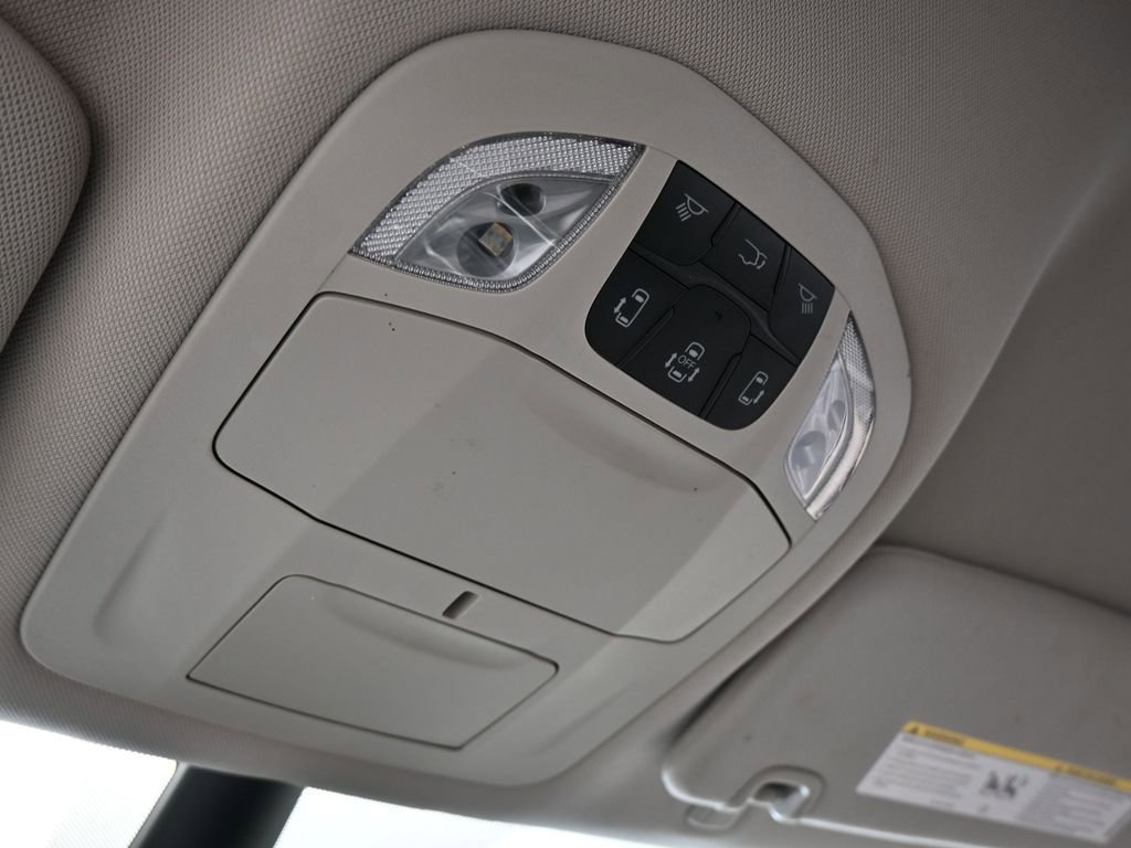 Used 2023 Chrysler Pacifica Touring-L image 21