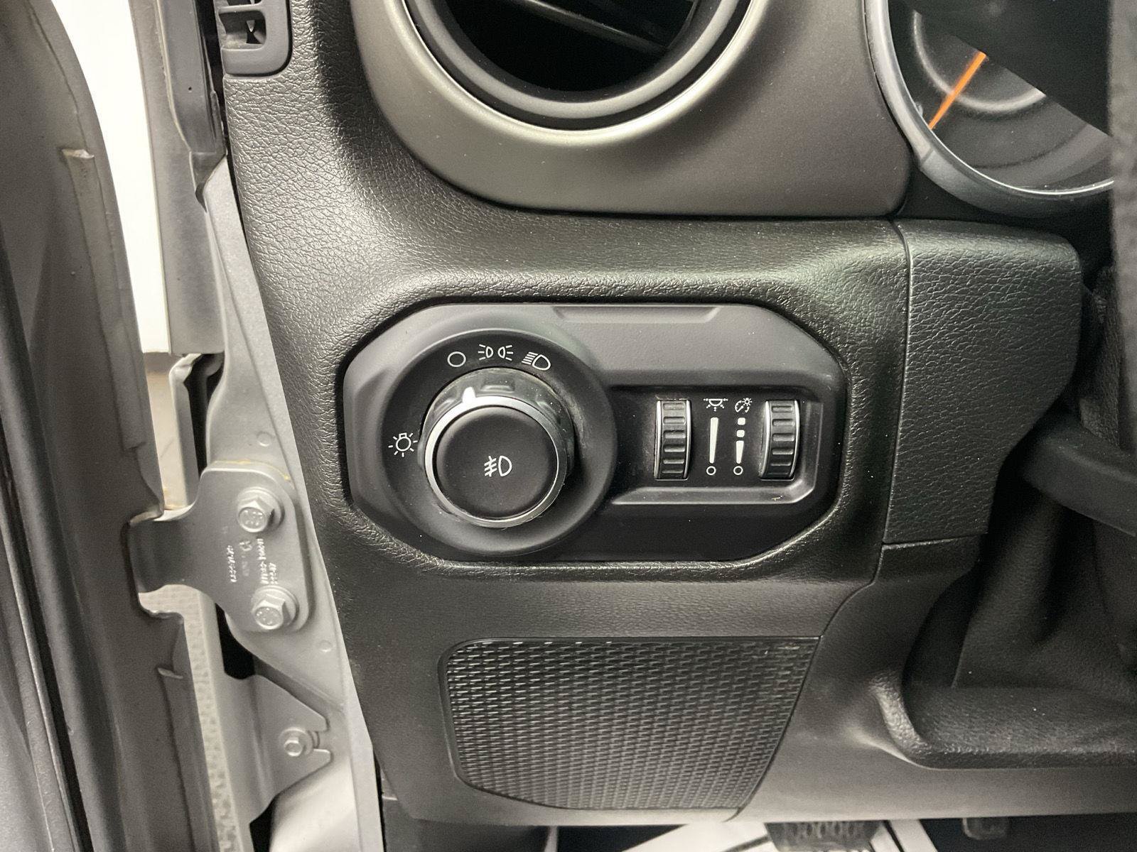 Used 2018 Jeep Wrangler Unlimited Sport AWD/4WD image 13
