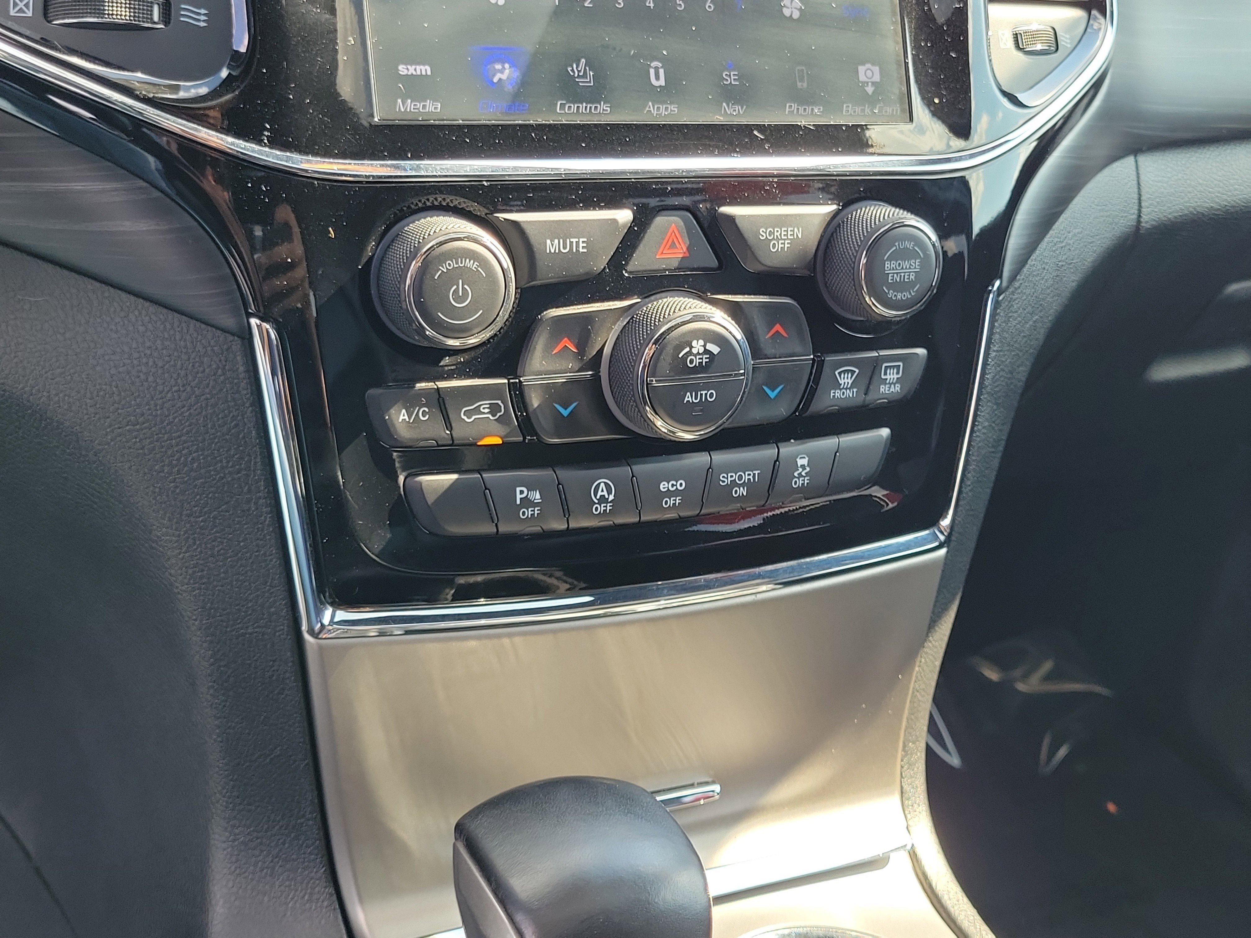 Used 2020 Jeep Grand Cherokee Altitude image 27