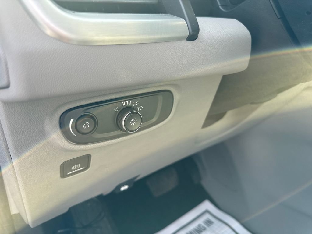 Used 2023 GMC Terrain SLE w/ Driver Convenience Package image 39