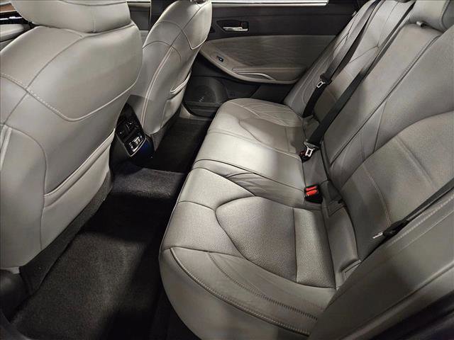 Used 2019 Toyota Avalon Limited image 18