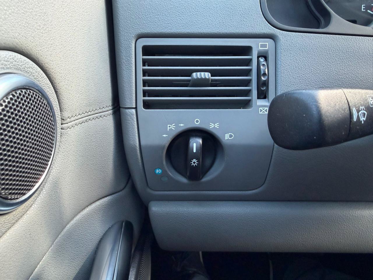 Used 2005 Chrysler Crossfire Limited RWD image 22