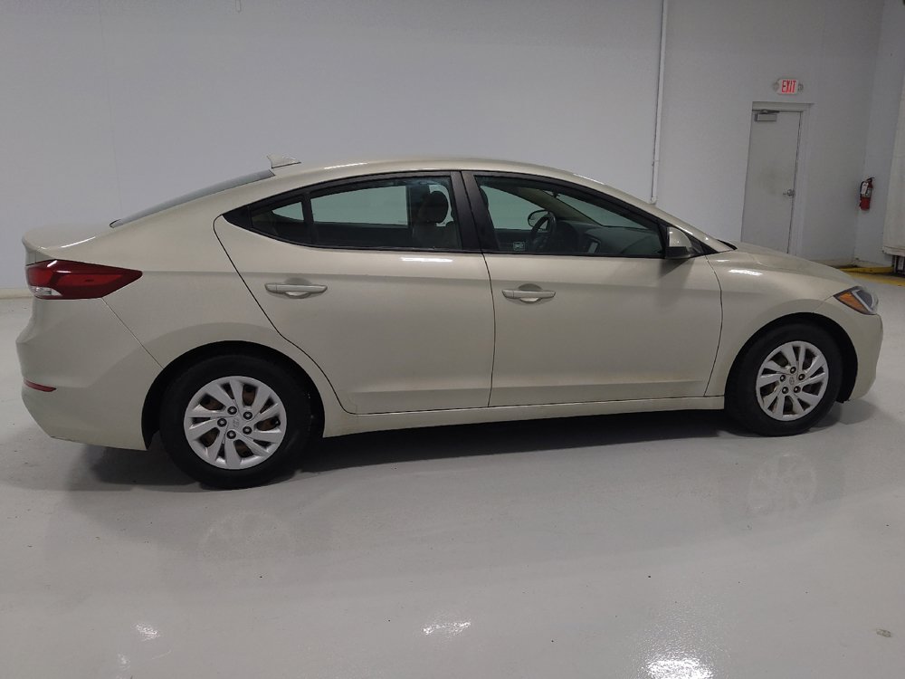 Used 2018 Hyundai Elantra SE w/ SE Connectivity Package 04 FWD image 10