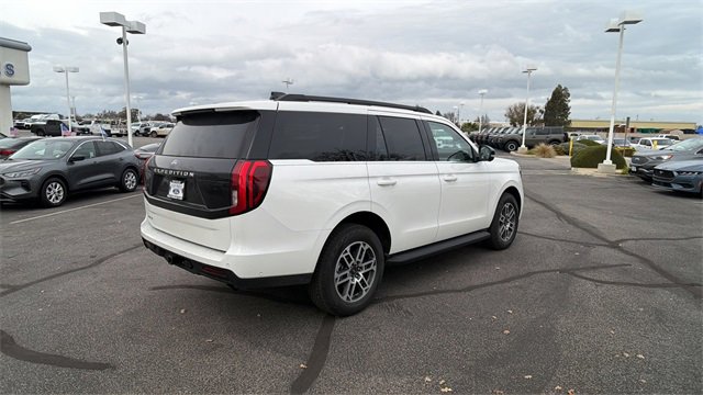 New 2025 Ford Expedition Active image 3