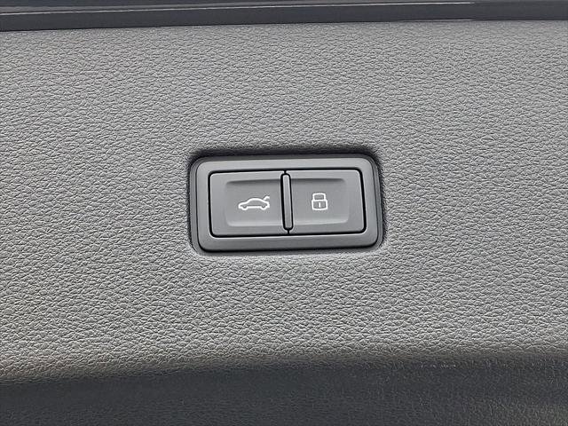 Certified 2023 Audi Q8 Premium image 31