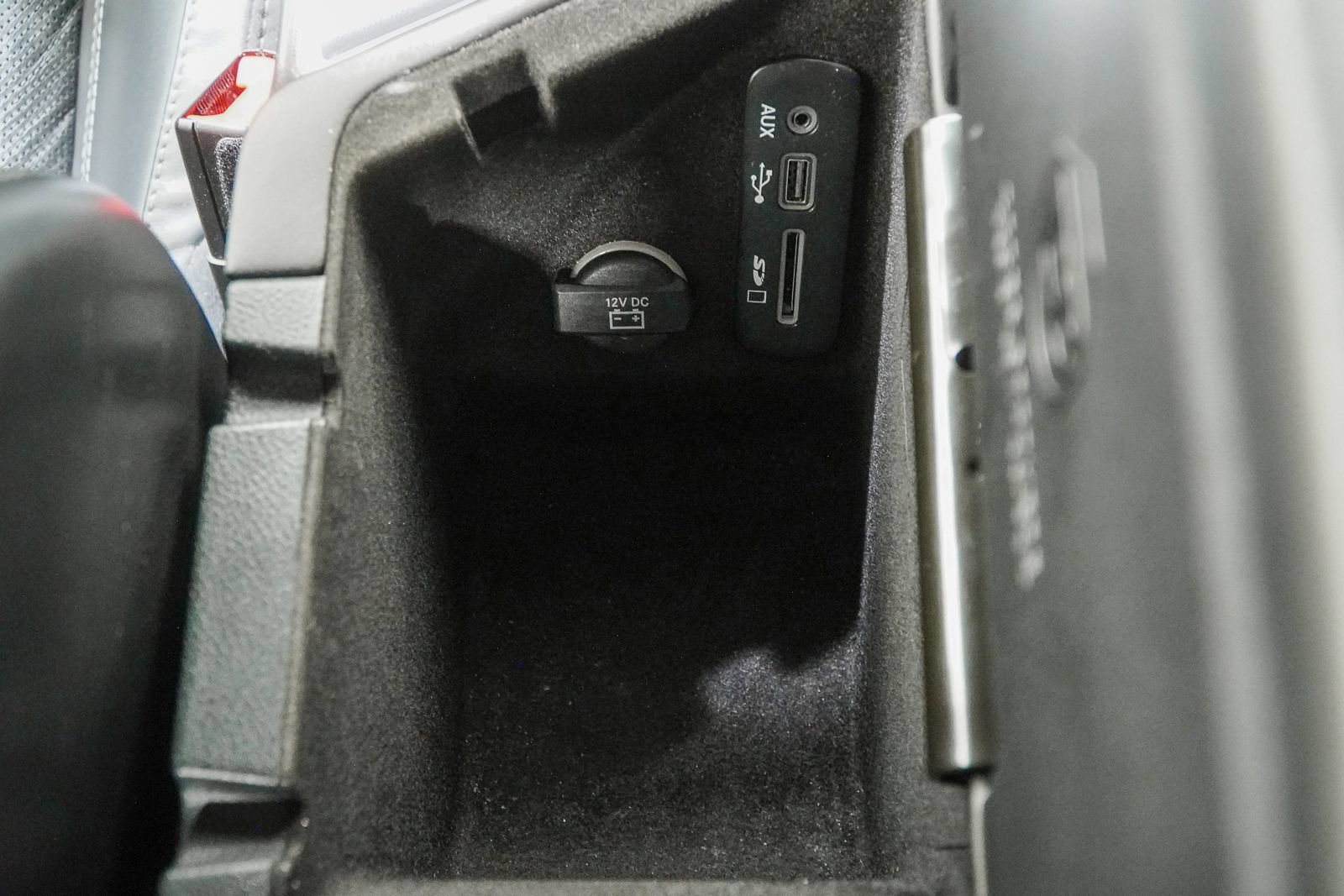 Used 2015 Dodge Challenger R/T Plus RWD image 36