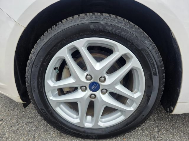 Used 2014 Ford Fusion SE FWD image 9