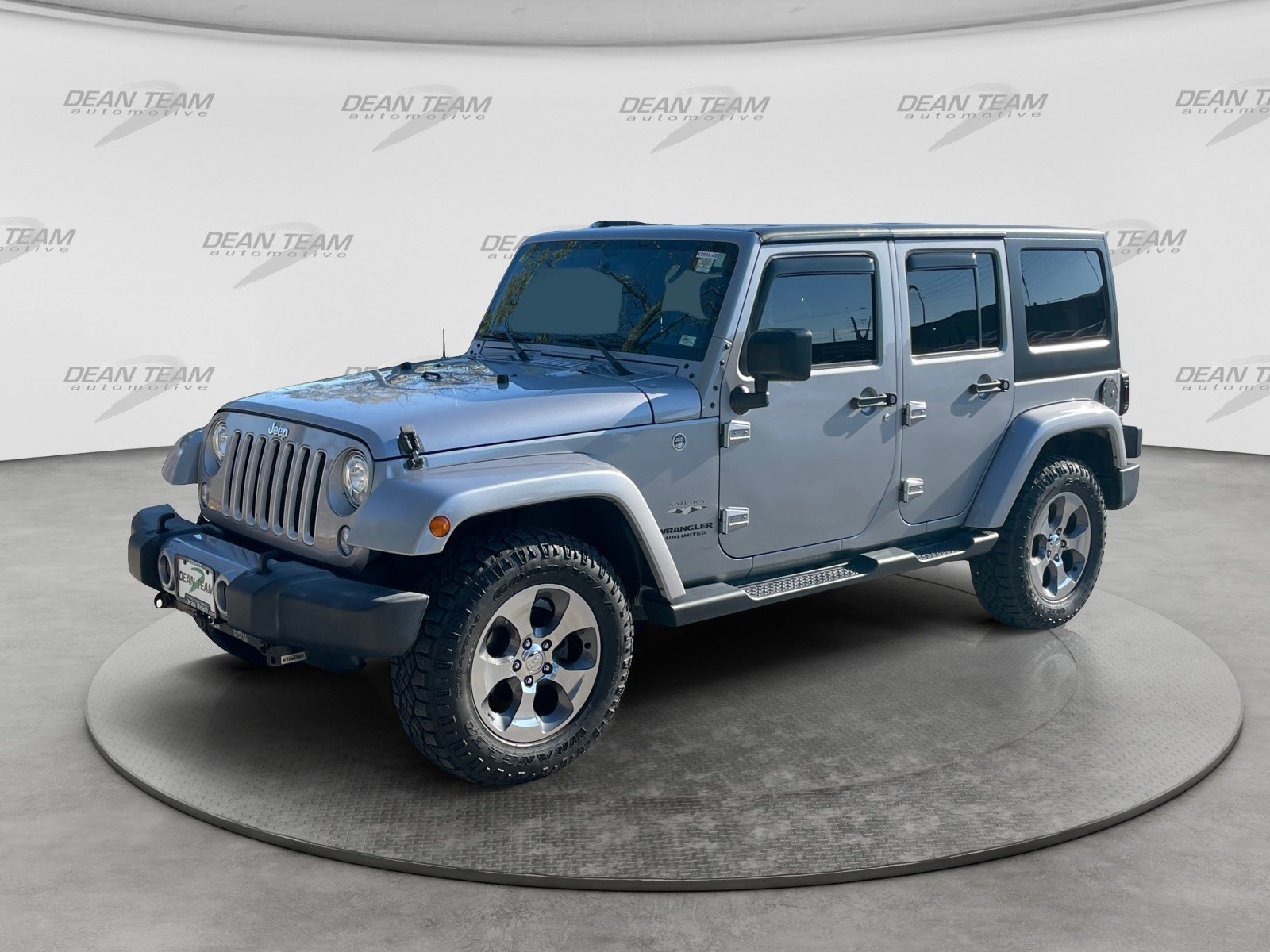 Used 2017 Jeep Wrangler Unlimited Sahara w/ Connectivity Group AWD/4WD image 3