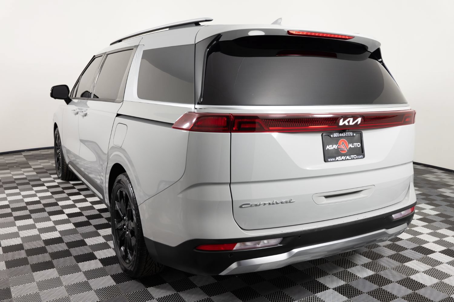 Used 2022 Kia Carnival SX FWD image 5