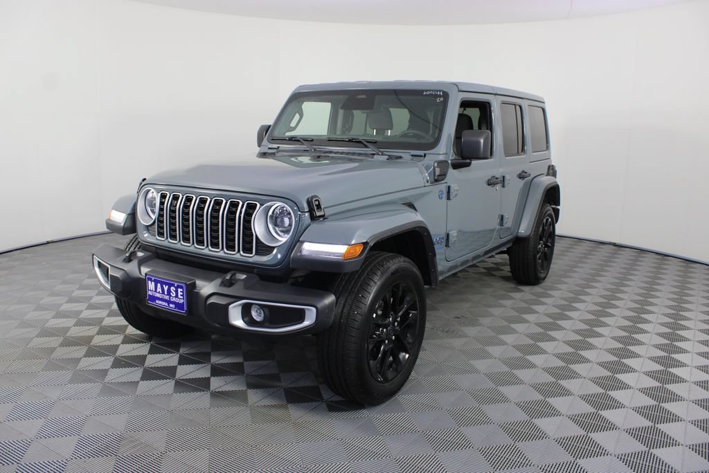 Used 2025 Jeep Wrangler Unlimited Sahara w/ Safety Group AWD/4WD image 20