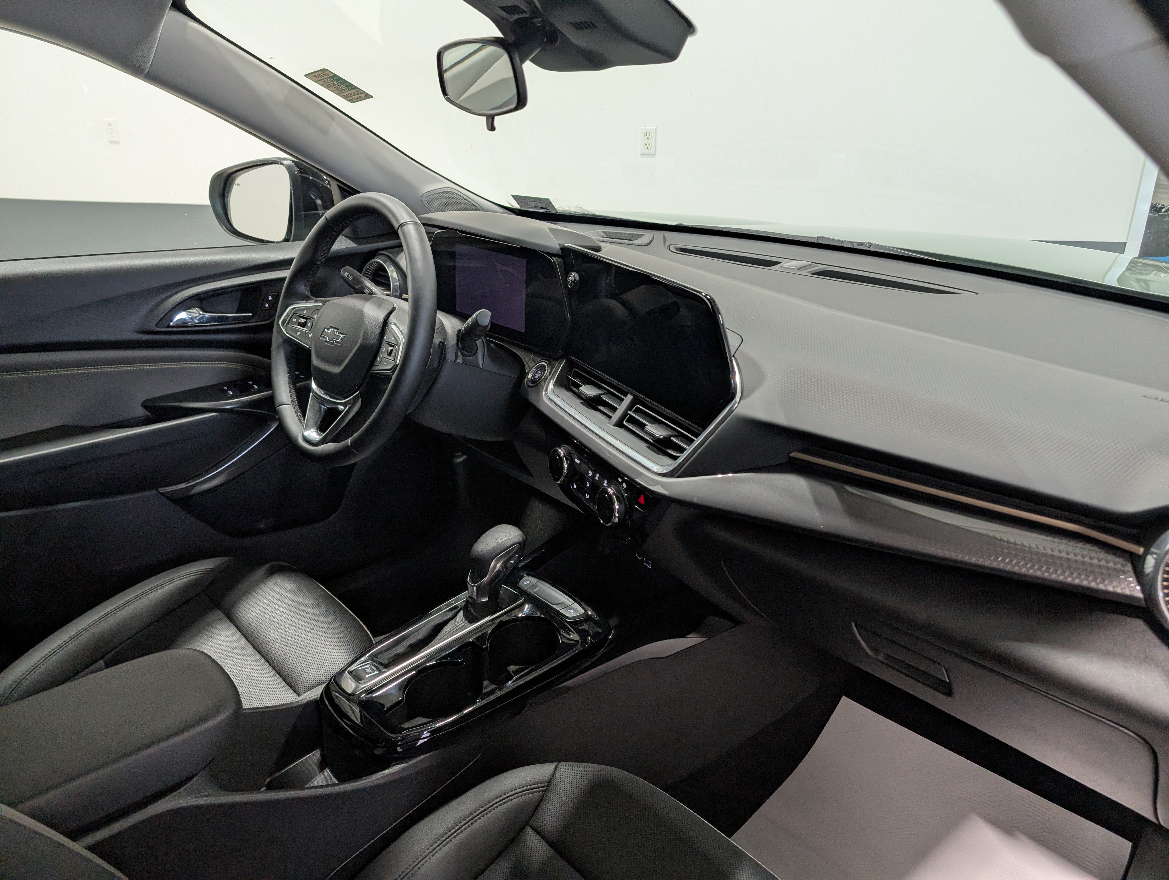 Used 2025 Chevrolet Trax ACTIV w/ Driver Confidence Package FWD image 17