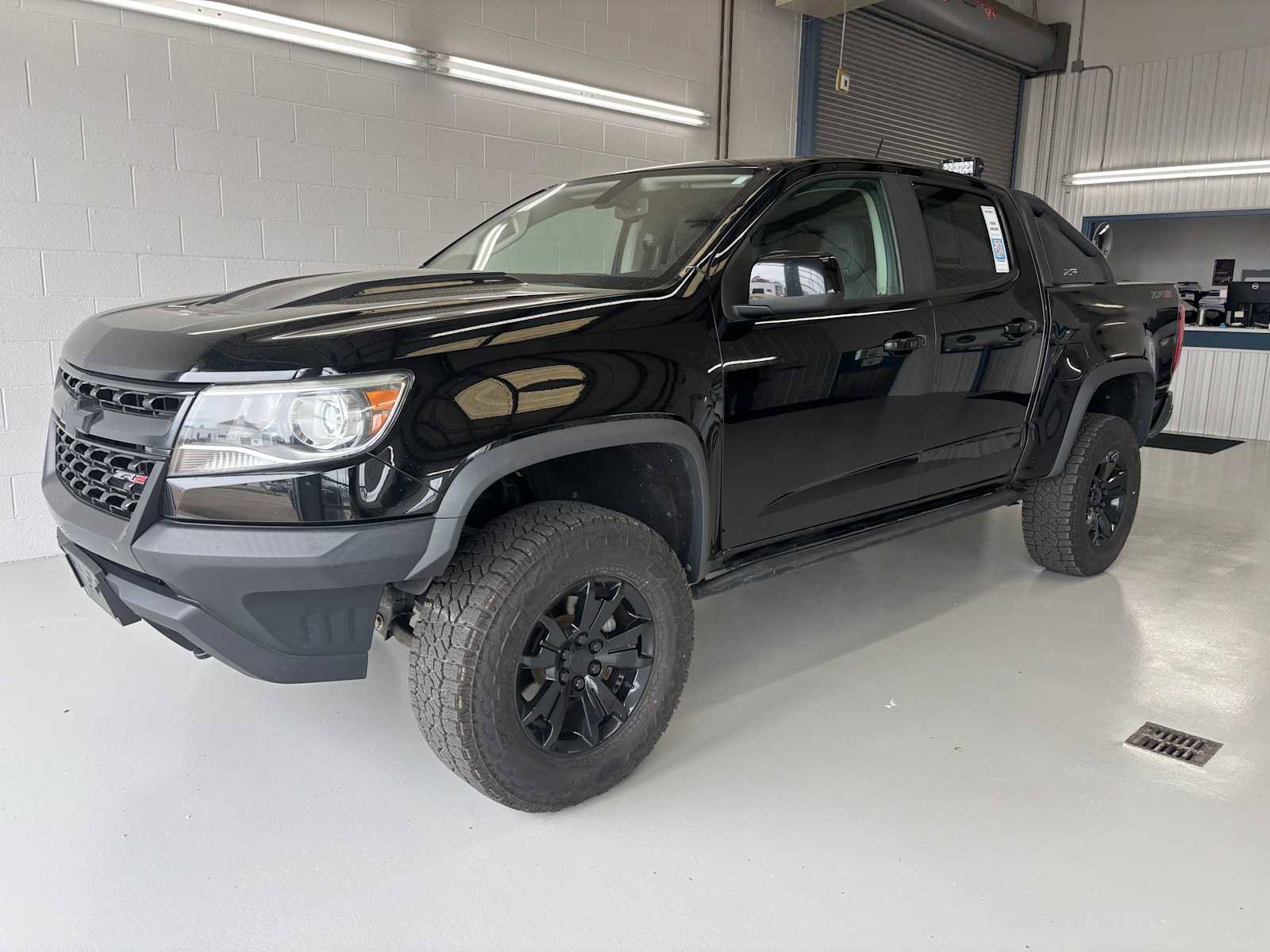 Used 2018 Chevrolet Colorado ZR2 w/ ZR2 Midnight Special Edition AWD/4WD image 2