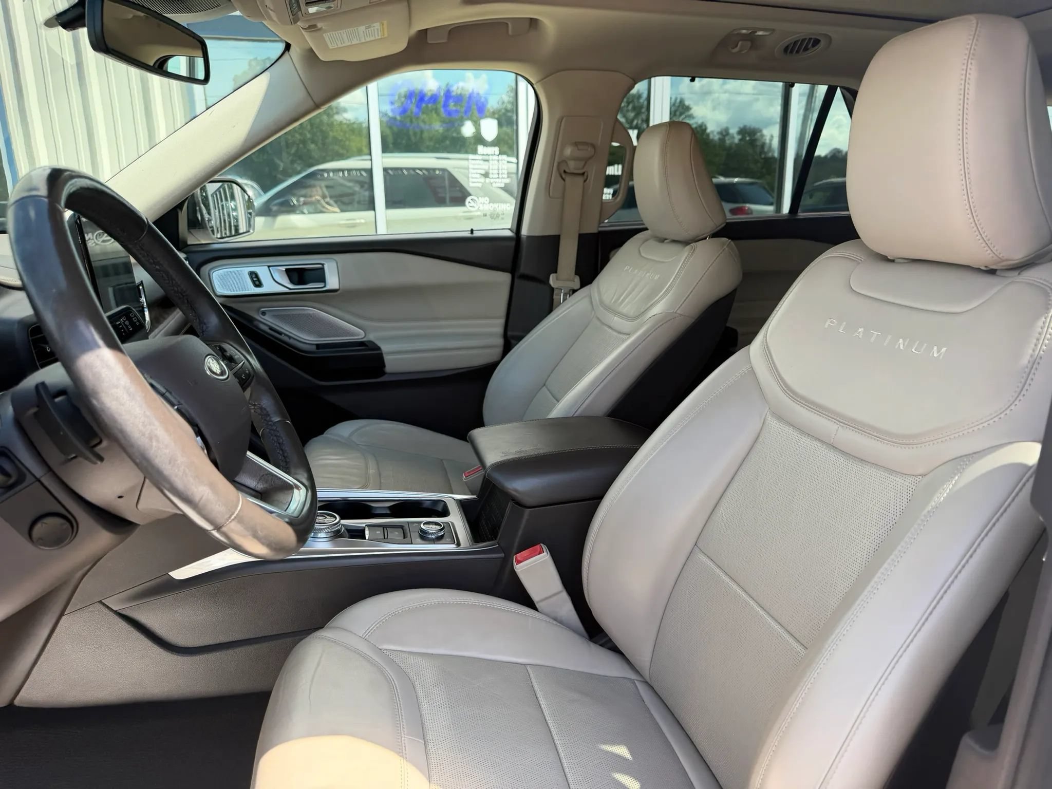 Used 2020 Ford Explorer Platinum w/ Premium Technology Package AWD/4WD image 15