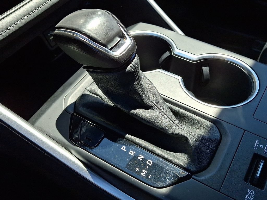 Used 2024 Toyota Highlander XLE AWD/4WD image 16