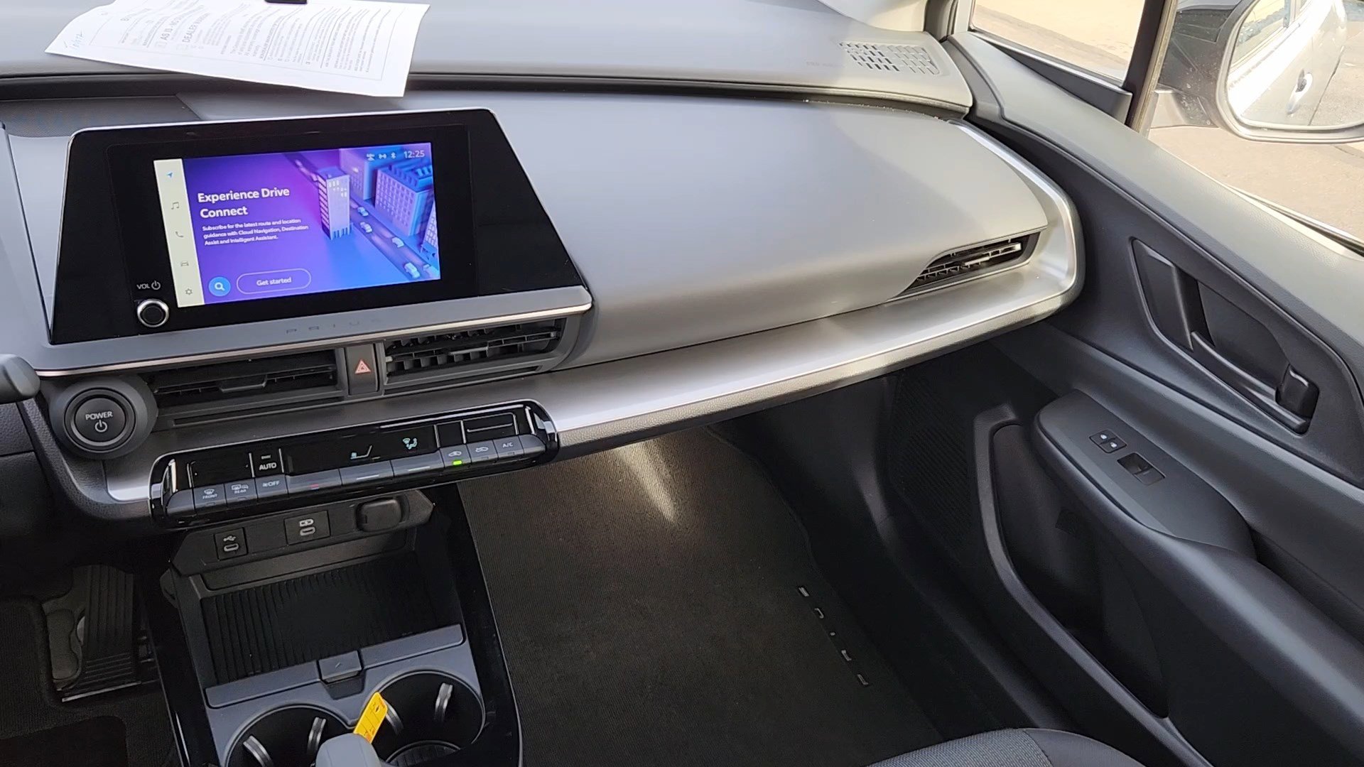 Used 2025 Toyota Prius LE image 6