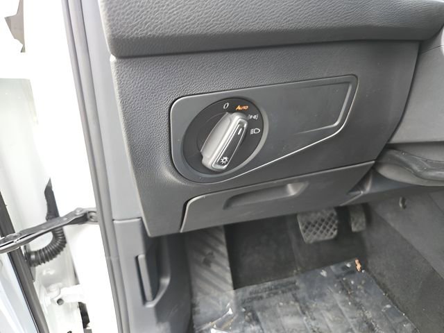 Used 2023 Volkswagen Tiguan SE w/ Panoramic Sunroof Package image 13