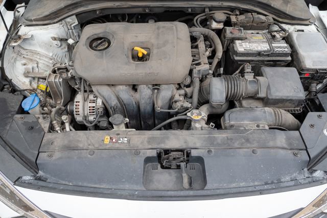 Used 2020 Hyundai Elantra SE w/ Cargo Package (C1) FWD image 3