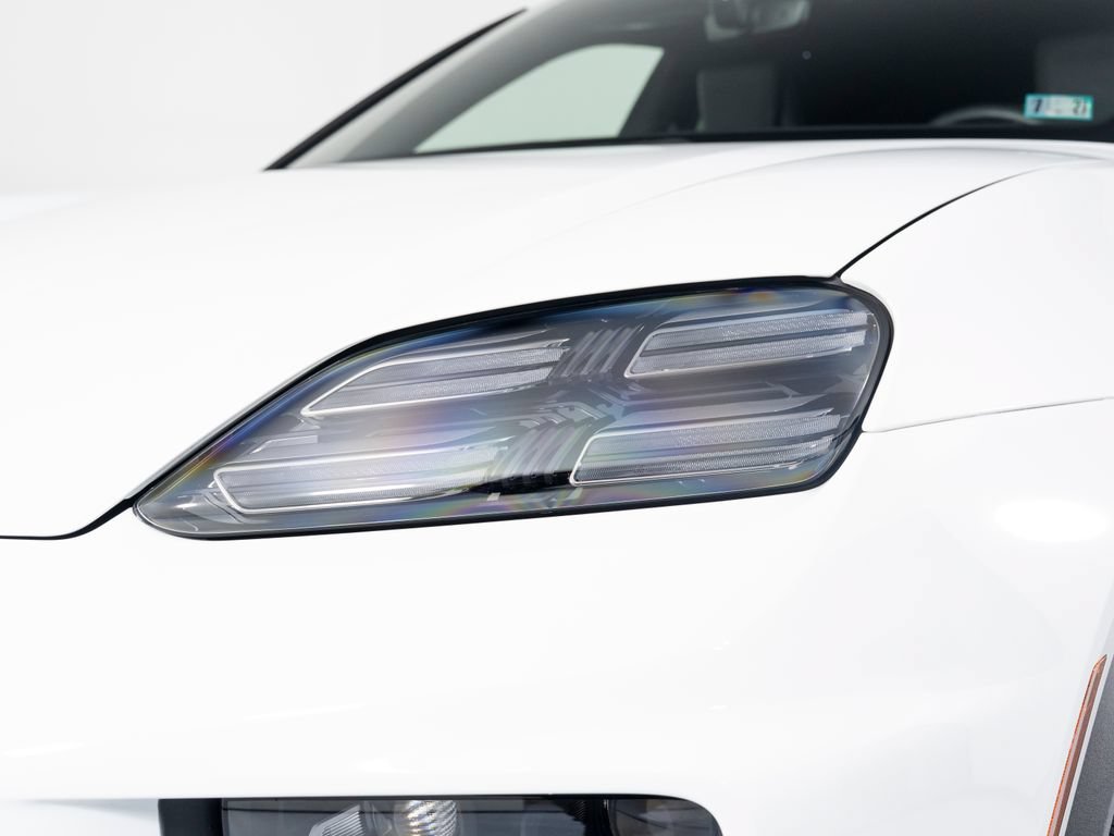 Certified 2025 Porsche Macan 4 Electric AWD/4WD image 43
