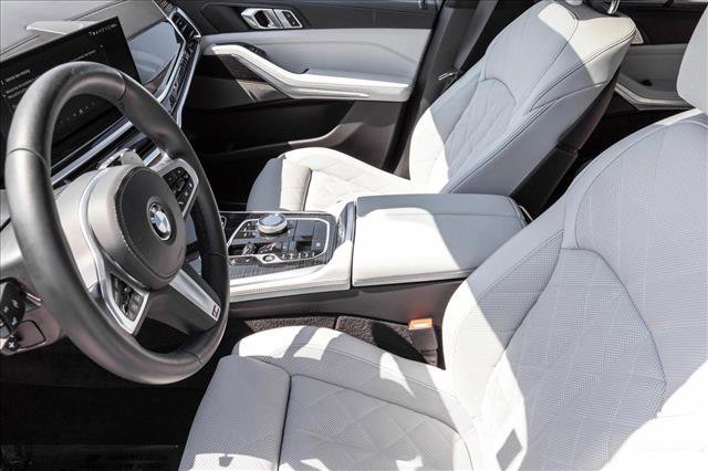 Used 2025 BMW X5 xDrive40i w/ Executive Package image 11