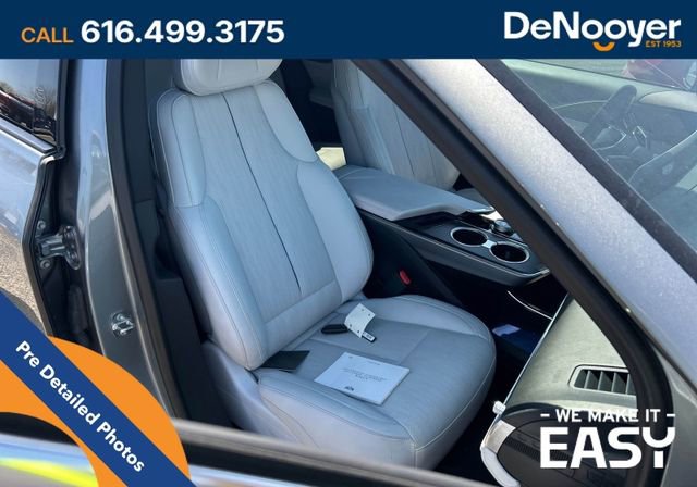 Used 2024 Cadillac Lyriq Luxury AWD/4WD image 8