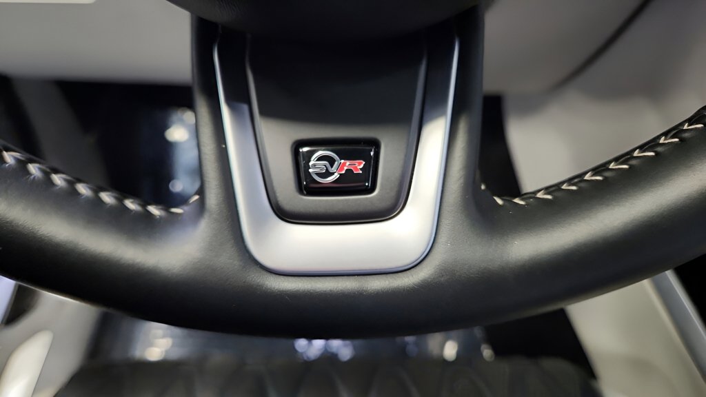 Used 2020 Jaguar F-PACE SVR image 25