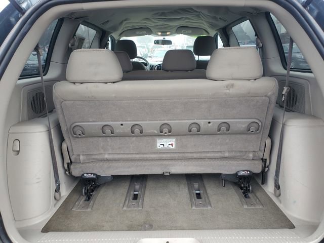 Used 2006 Chrysler Town & Country image 8